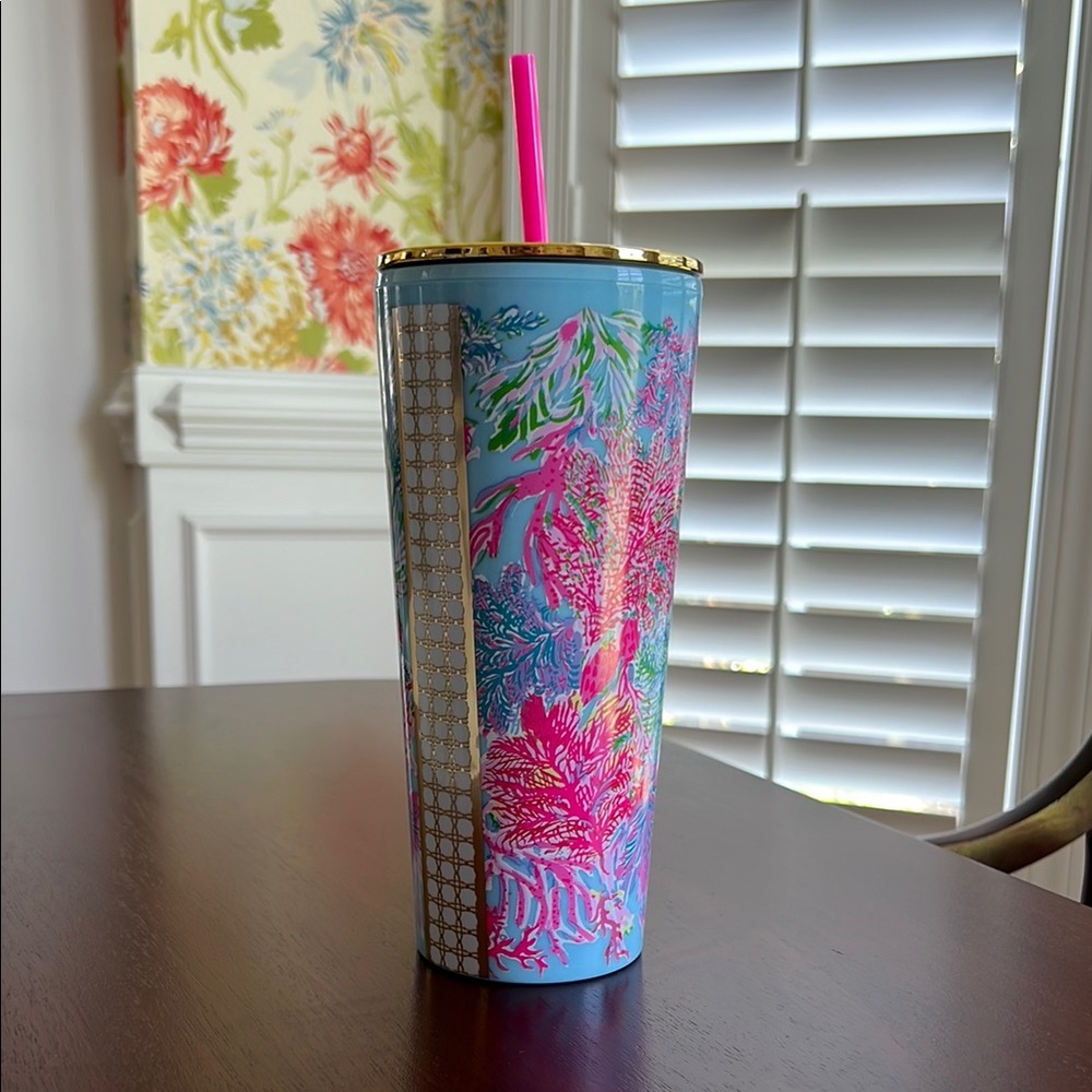 NWOT Lilly Pulitzer 24 oz Tumbler with Straw in Cay to My Heart